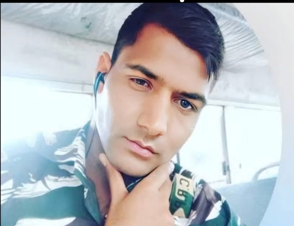 कृष्ण सीआरपीएफ के जवान था।